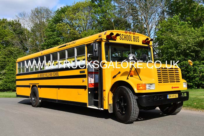 SCHOOL BUS 22pb0873